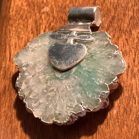 Mint green crystal Druzy pendant - Picture 4 of 11